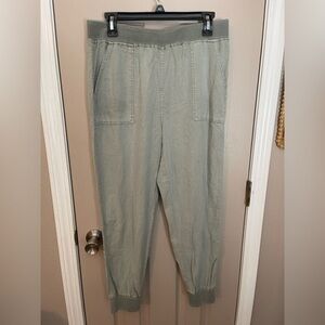Vanilla Star linen blend sage moss green 4 pocket joggers. Size L.